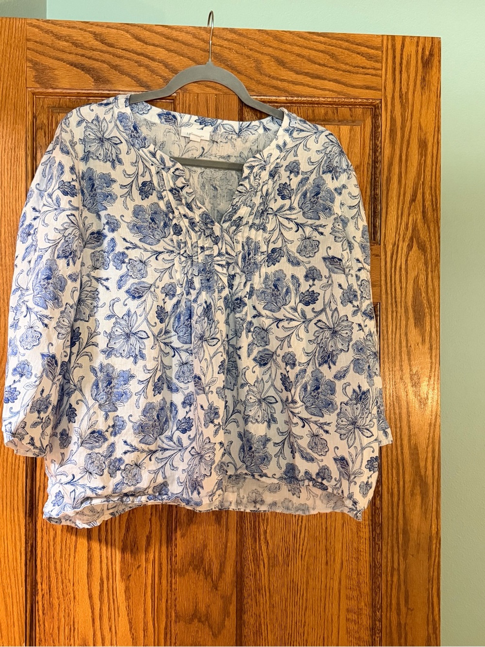 Women’s Blue Floral linen - Lightweight V-Neck Blouse